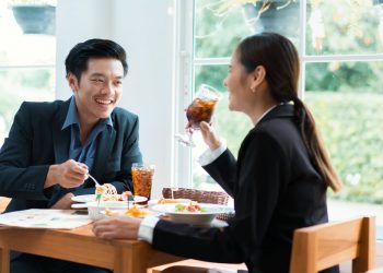 NÊN THỰC HIỆN STAY INTERVIEW THẾ NÀO ?