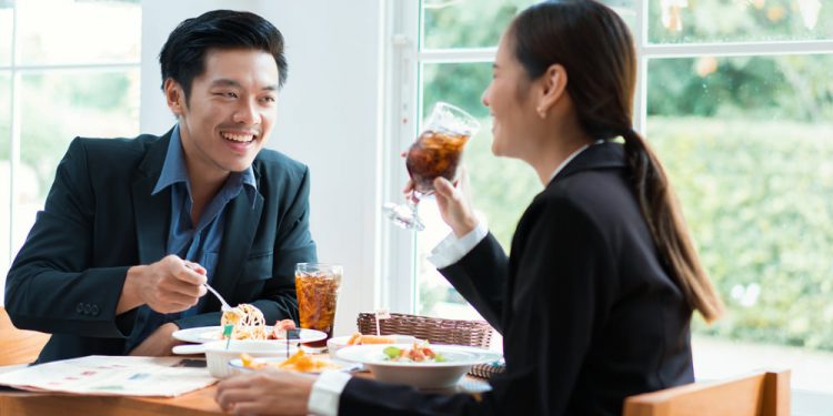 NÊN THỰC HIỆN STAY INTERVIEW THẾ NÀO ?